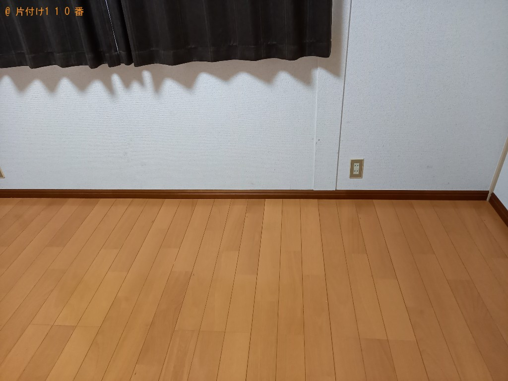 三人掛けソファー、こたつ、布団、チャイルドシート、炊飯器等の回収