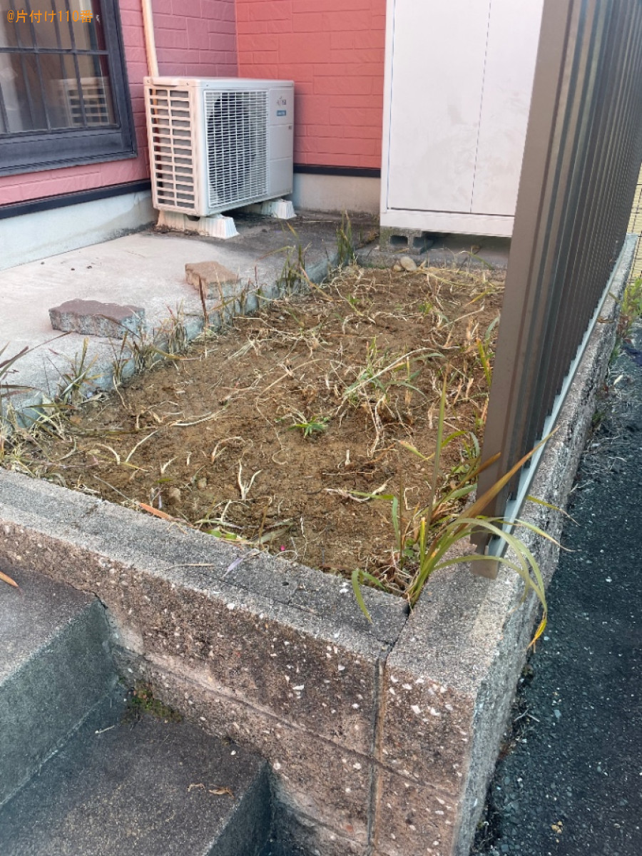 二人用ダイニングテーブル、カーテン、カーペット、本棚等の回収